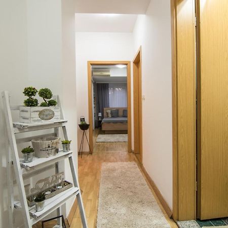 M Place 斯科普里 外观 照片